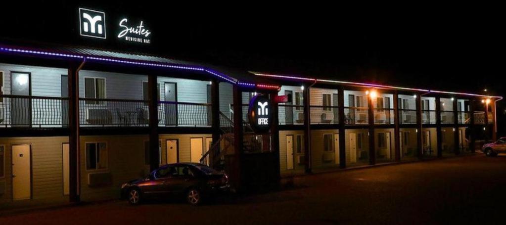 Medicine Hat Inn & Suites Екстериор снимка