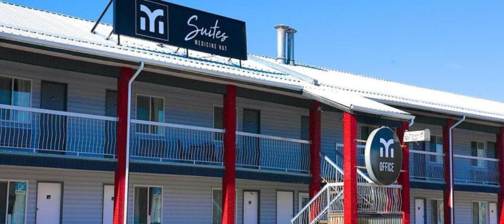 Medicine Hat Inn & Suites Екстериор снимка