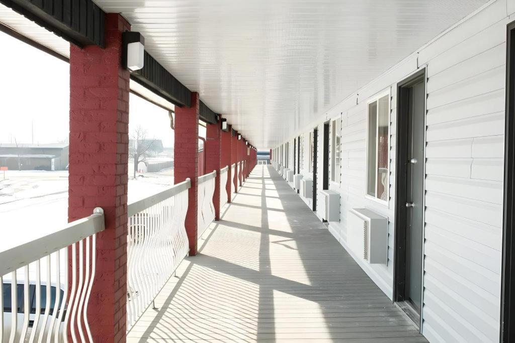 Medicine Hat Inn & Suites Екстериор снимка