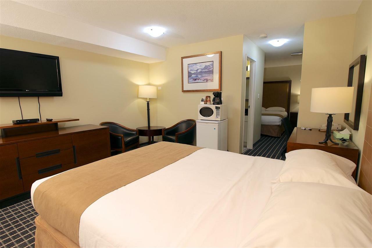 Medicine Hat Inn & Suites Екстериор снимка