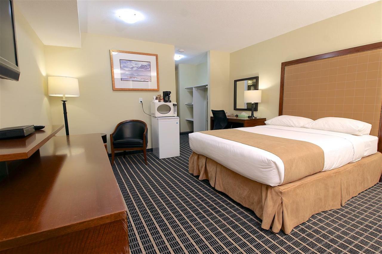 Medicine Hat Inn & Suites Екстериор снимка