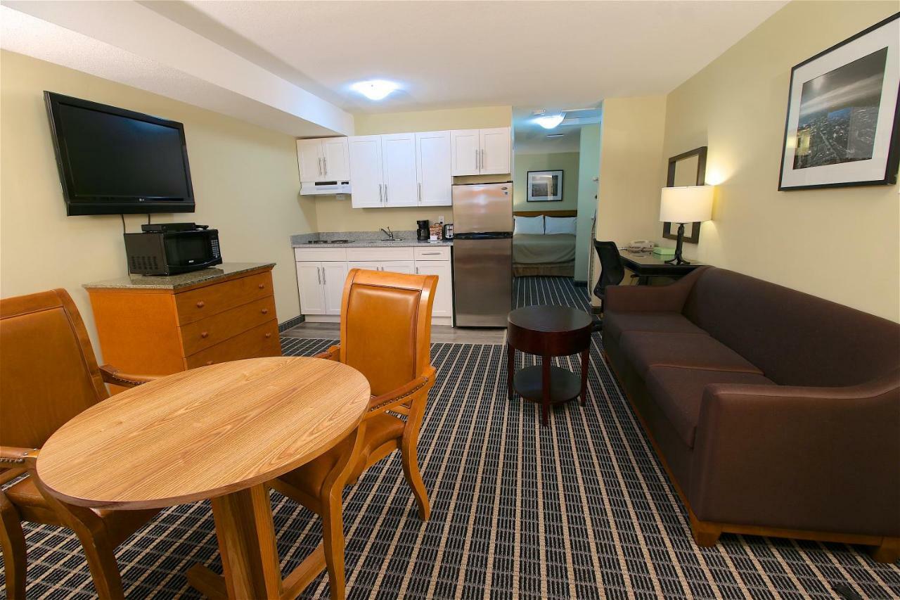 Medicine Hat Inn & Suites Екстериор снимка