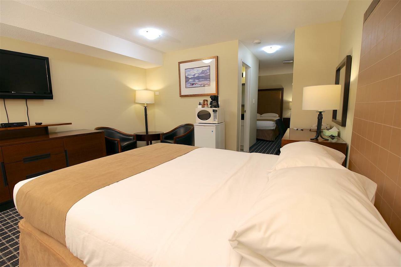 Medicine Hat Inn & Suites Екстериор снимка