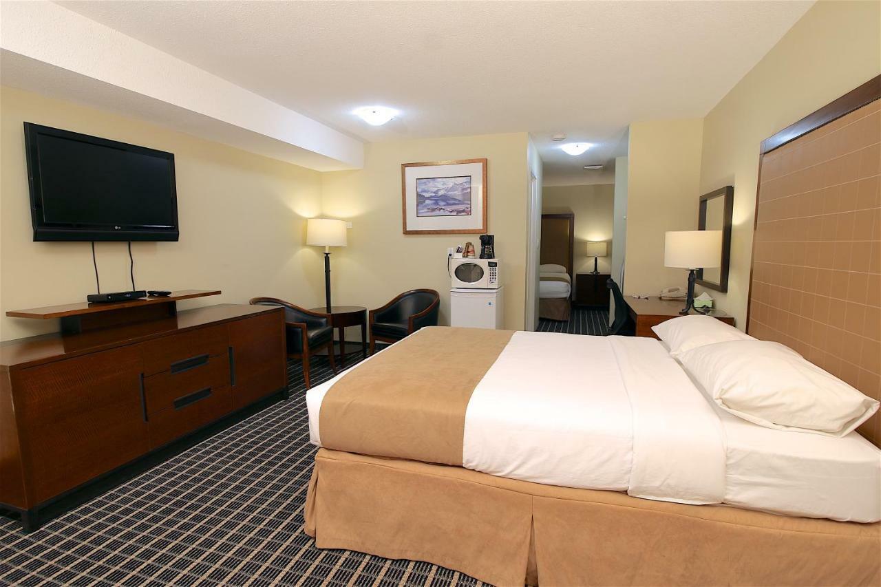Medicine Hat Inn & Suites Екстериор снимка