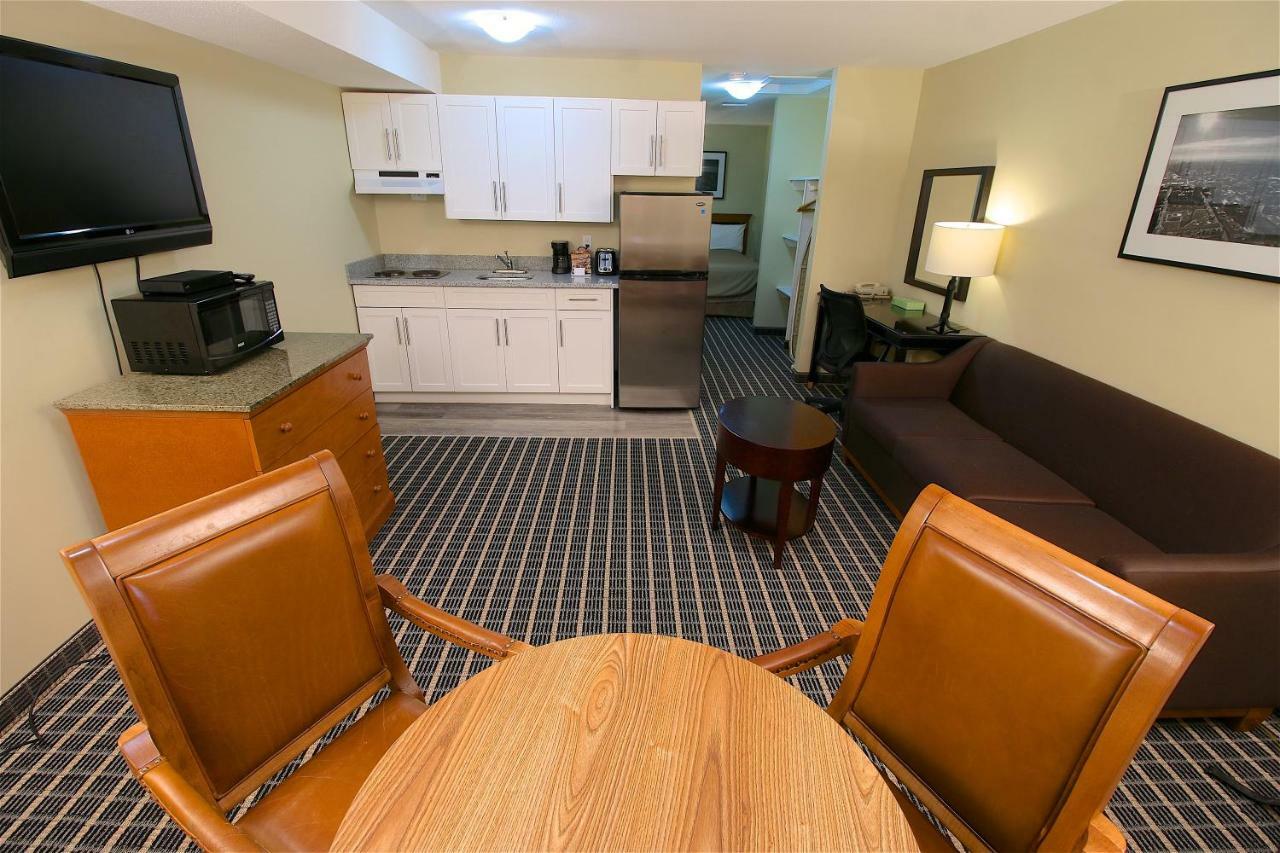 Medicine Hat Inn & Suites Екстериор снимка