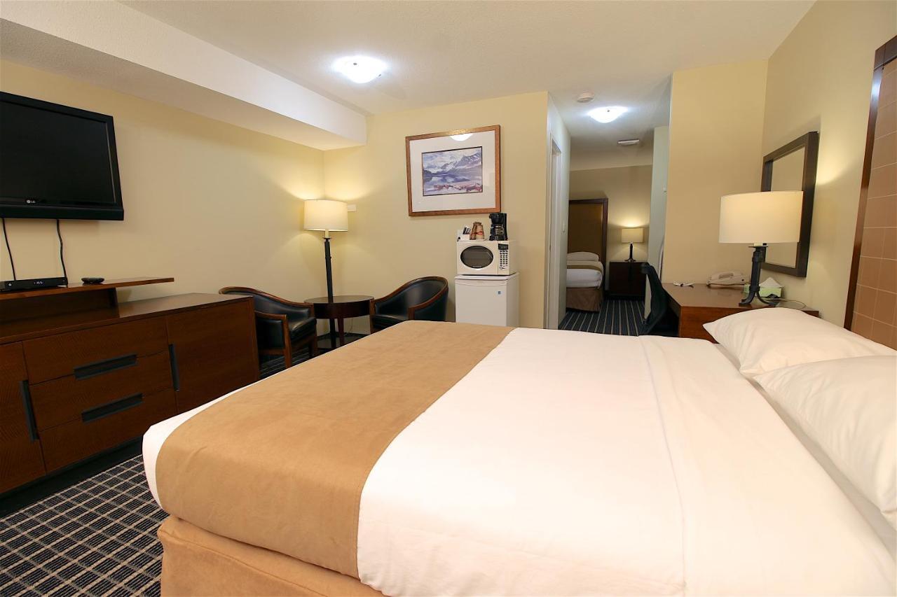 Medicine Hat Inn & Suites Екстериор снимка